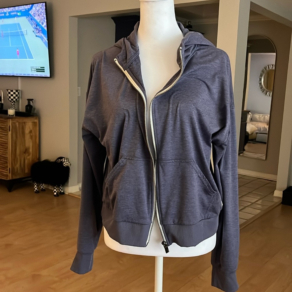 Vuori Halo Performance Hoodie Size Medium Purple